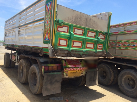 กะบะเหล็กเสาชน 3เพลา ดั๊ม ปี52 สูง1.60 ยาว 6.80 กว้าง 2.50 สนใจติดต่อ 093-1406977 เต้