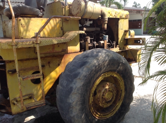 ขายรถตักล้อยาง