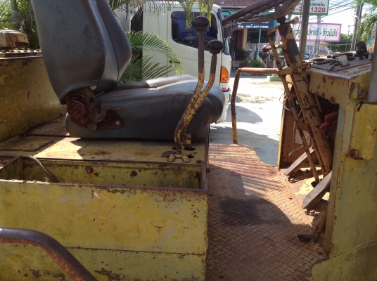 ขายรถตักล้อยาง