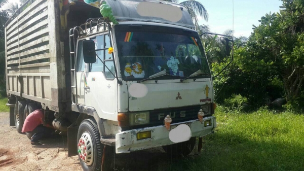 10ล้อเพลาเดียว170แรง FN525M. รถสวย คัสซีสวย เครื่องสวยรถใช้งานอยู่