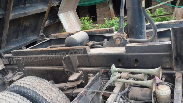 ISUZU 6 ล้อดัมพ์ ปี 2539 195 แรงม้า ยาง 900 ISUZU 6 ล้อดัมพ์ ปี 2539 195 แรงม้า ยาง 900