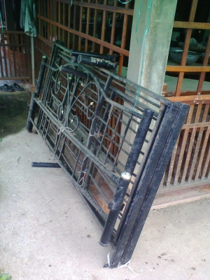 ขายแล้วครับเตียงเหล็กขนาด  6  ฟุต