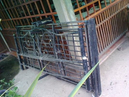 ขายแล้วครับเตียงเหล็กขนาด  6  ฟุต