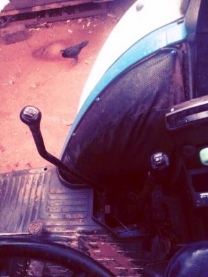 FORD 8210 - 2 เพลา 85 แรง รถสวยสภาพดีพร้อมใช้งานได้เลยครับ อุปกรณ์มีครบพร้อม มีใบดันหน้า ผานพรวนดิน 4  เครื่องยนต์ 6 สูบเดิมแน่นดีแรงดีไม่เยิ้ม ระบบเกียร์เดินหน้าถอยหลังใช้งานได้ดีไม่มีปัญหา ช่วงล่างใหญ่แน่นหนึบดี ยางสภาพดีประมาณ 60\% พร้อมใช้งาน เอกสารทะเ