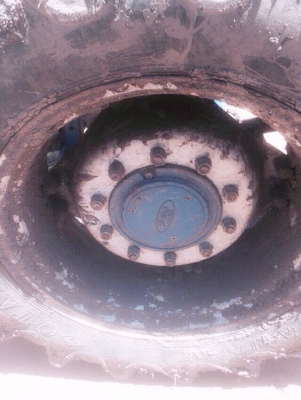 FORD 8210 - 2 เพลา 85 แรง รถสวยสภาพดีพร้อมใช้งานได้เลยครับ อุปกรณ์มีครบพร้อม มีใบดันหน้า ผานพรวนดิน 4  เครื่องยนต์ 6 สูบเดิมแน่นดีแรงดีไม่เยิ้ม ระบบเกียร์เดินหน้าถอยหลังใช้งานได้ดีไม่มีปัญหา ช่วงล่างใหญ่แน่นหนึบดี ยางสภาพดีประมาณ 60\% พร้อมใช้งาน เอกสารทะเ