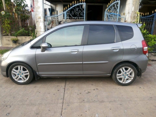 ขายHonda Jazz ปี2005 เกียร์ออโต้7สปีด รถมือเดียว 215,000 ราคาต่อลองได้0843545593