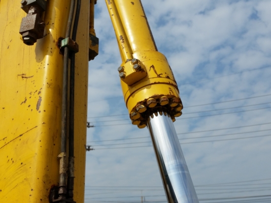 ขาย รถแบคโฮ ยีห้อ KOMASU PC130-6K รถเก่านอกแท้ ไม่เคยผ่านการใช้งานในไทยมาก่อน