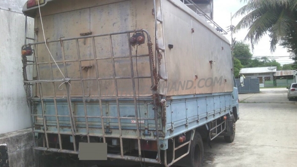 ISUZU Npr กระบะคาร์โก้ ยางเรเดียนใหม่6เส้น พรัอมโครงหลังคา คัชซีสวยตลอดเส้น ล้อ5น้อต แอร์ พวงมาลัยพาวเวอร์ หัวเก่งมีผุนิดหน่อย ภาษีไม่ขาด