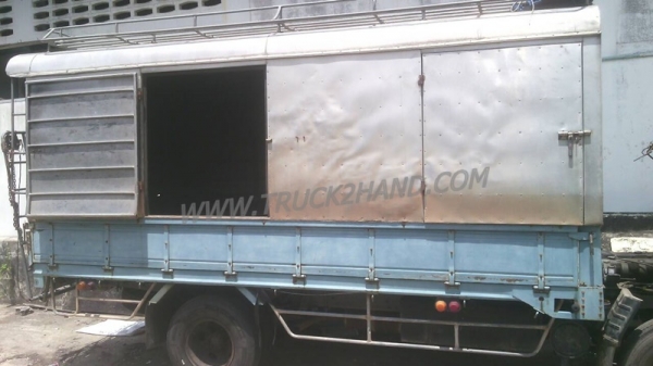 ISUZU Npr กระบะคาร์โก้ ยางเรเดียนใหม่6เส้น พรัอมโครงหลังคา คัชซีสวยตลอดเส้น ล้อ5น้อต แอร์ พวงมาลัยพาวเวอร์ หัวเก่งมีผุนิดหน่อย ภาษีไม่ขาด