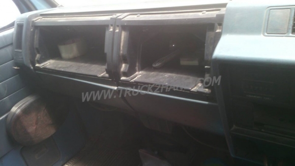 ISUZU Npr กระบะคาร์โก้ ยางเรเดียนใหม่6เส้น พรัอมโครงหลังคา คัชซีสวยตลอดเส้น ล้อ5น้อต แอร์ พวงมาลัยพาวเวอร์ หัวเก่งมีผุนิดหน่อย ภาษีไม่ขาด