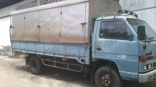 ISUZU Npr กระบะคาร์โก้ ยางเรเดียนใหม่6เส้น พรัอมโครงหลังคา คัชซีสวยตลอดเส้น ล้อ5น้อต แอร์ พวงมาลัยพาวเวอร์ หัวเก่งมีผุนิดหน่อย ภาษีไม่ขาด