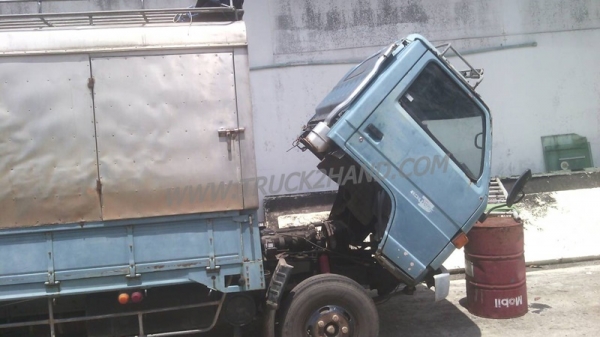 ISUZU Npr กระบะคาร์โก้ ยางเรเดียนใหม่6เส้น พรัอมโครงหลังคา คัชซีสวยตลอดเส้น ล้อ5น้อต แอร์ พวงมาลัยพาวเวอร์ หัวเก่งมีผุนิดหน่อย ภาษีไม่ขาด