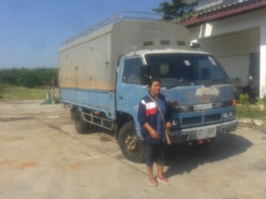 ISUZU Npr กระบะคาร์โก้ ยางเรเดียนใหม่6เส้น พรัอมโครงหลังคา คัชซีสวยตลอดเส้น ล้อ5น้อต แอร์ พวงมาลัยพาวเวอร์ หัวเก่งมีผุนิดหน่อย ภาษีไม่ขาด