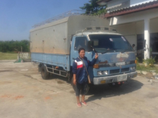 ISUZU Npr กระบะคาร์โก้ ยางเรเดียนใหม่6เส้น พรัอมโครงหลังคา คัชซีสวยตลอดเส้น ล้อ5น้อต แอร์ พวงมาลัยพาวเวอร์ หัวเก่งมีผุนิดหน่อย ภาษีไม่ขาด