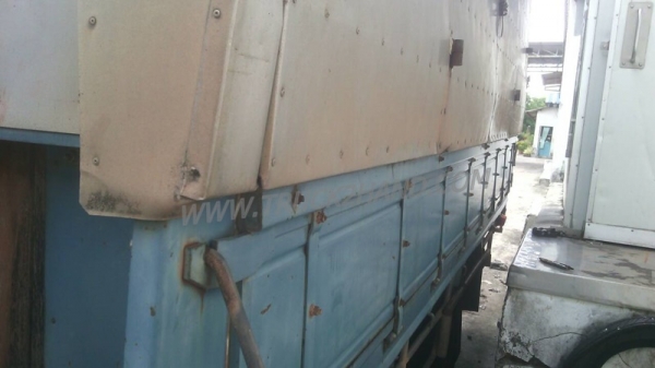 ISUZU Npr กระบะคาร์โก้ ยางเรเดียนใหม่6เส้น พรัอมโครงหลังคา คัชซีสวยตลอดเส้น ล้อ5น้อต แอร์ พวงมาลัยพาวเวอร์ หัวเก่งมีผุนิดหน่อย ภาษีไม่ขาด