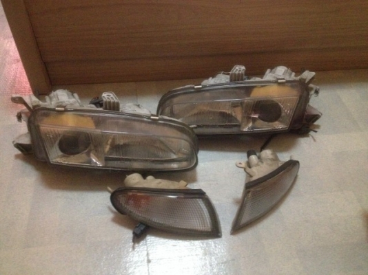 ไฟหน้าพร้อมไฟมุม MAZDA 626 หลอดไฟครบของเก่าญี่ปุ่นสภาพดีคู่ละ