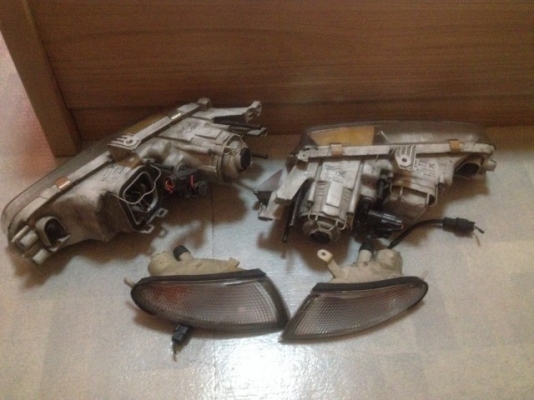 ไฟหน้าพร้อมไฟมุม MAZDA 626 หลอดไฟครบของเก่าญี่ปุ่นสภาพดีคู่ละ