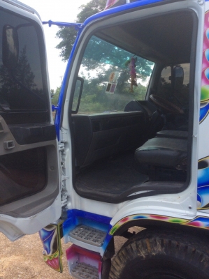 ขาย10ล้อHINO(3H) เครื่อง195แรง เพลาเดียว กะบะยาว6.3เมตร เครื่องดี ยางดี ครัทซีสวย ขาย 820,000บาท (ศุภากร 081-4252943)