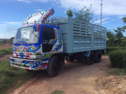 ขาย10ล้อHINO(3H) เครื่อง195แรง เพลาเดียว กะบะยาว6.3เมตร เครื่องดี ยางดี ครัทซีสวย ขาย 820,000บาท (ศุภากร 081-4252943)