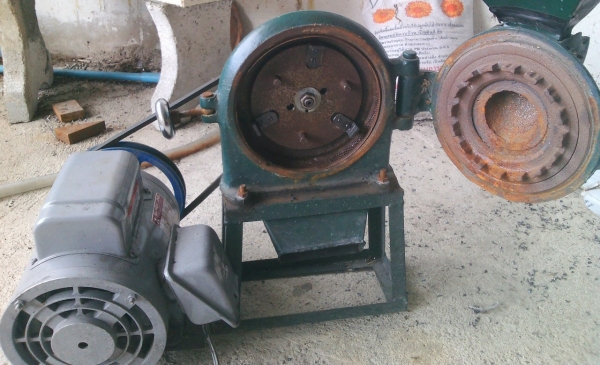 เครื่องตีฝุ่น หิน แร่  ดิน ยี่ห้อ แชมป์ 1 แรงม้า ตัดใจขายด่วน 5,500 บาท