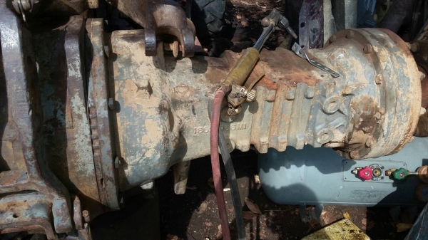 ขายเพลาหลังยกชุดนอกในของรถแมคสี้