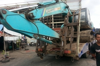 เทเลอร์บรรทุกแบคโฮขนาด200 NISSAN UDCW30 เครื่องPE6-275แรงม้า เทเลอร์บรรทุกแบคโฮขนาด200 NISSAN UDCW30 เครื่องPE6-275แรงม้า