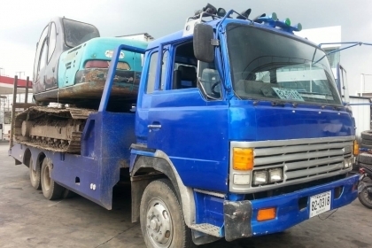 เทเลอร์บรรทุกแบคโฮขนาด200 NISSAN UDCW30 เครื่องPE6-275แรงม้า เทเลอร์บรรทุกแบคโฮขนาด200 NISSAN UDCW30 เครื่องPE6-275แรงม้า