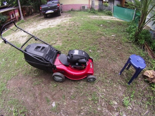 เครื่อตัดหญ้าแบบเดินตามขับเคลื่อนด้วยตัวเอง