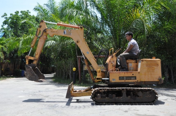 ลดกระหน่ำ!!ขายแบคโฮ YANMAR YB1200สวยเดิมจากญี่ปุ่น ทำงานสมบูรณ์ทุกระบบ รับรองไม่ผิดหวัง 125,000 เท่านั้น!!