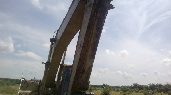 รถแบคโฮ KOMATSU PC - 200 - 6 สนใจติดต่อ 081 - 6079515 รถแบคโฮ KOMATSU PC - 200 - 6 สนใจติดต่อ 081 - 6079515