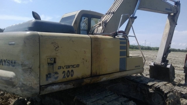 รถแบคโฮ KOMATSU PC - 200 - 6 สนใจติดต่อ 081 - 6079515 รถแบคโฮ KOMATSU PC - 200 - 6 สนใจติดต่อ 081 - 6079515