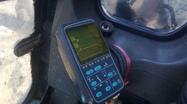 รถแบคโฮ KOMATSU PC - 200 - 6 สนใจติดต่อ 081 - 6079515 รถแบคโฮ KOMATSU PC - 200 - 6 สนใจติดต่อ 081 - 6079515