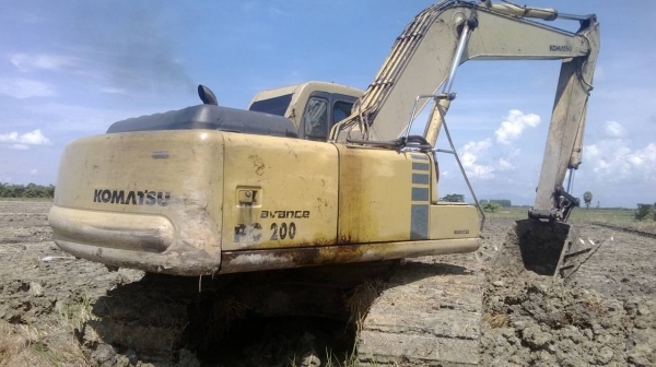 รถแบคโฮ KOMATSU PC - 200 - 6 สนใจติดต่อ 081 - 6079515 รถแบคโฮ KOMATSU PC - 200 - 6 สนใจติดต่อ 081 - 6079515