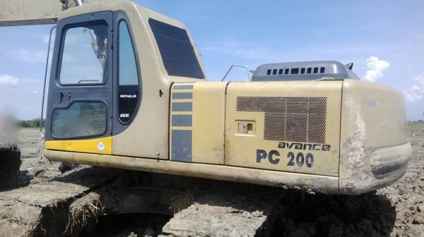 รถแบคโฮ KOMATSU PC - 200 - 6 สนใจติดต่อ 081 - 6079515 รถแบคโฮ KOMATSU PC - 200 - 6 สนใจติดต่อ 081 - 6079515