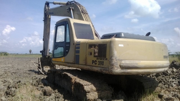 รถแบคโฮ KOMATSU PC - 200 - 6 สนใจติดต่อ 081 - 6079515 รถแบคโฮ KOMATSU PC - 200 - 6 สนใจติดต่อ 081 - 6079515