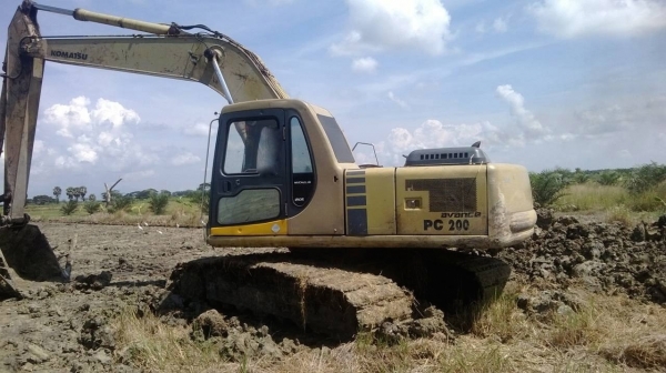 รถแบคโฮ KOMATSU  PC - 200 - 6    สนใจติดต่อ  081 - 6079515