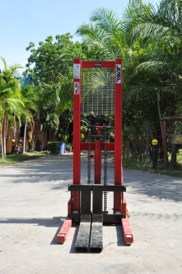 ขายแฮนด์ลิฟต์ ยก2ตัน เสาสูง2เมตร เปิดตู้ติดมา1ตัว 18,000 เท่านั้น
