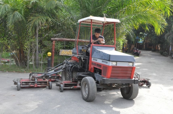 ขายรถตัดหญ้าสภาพสวยเดิมจากญี่ปุ่น 135,000