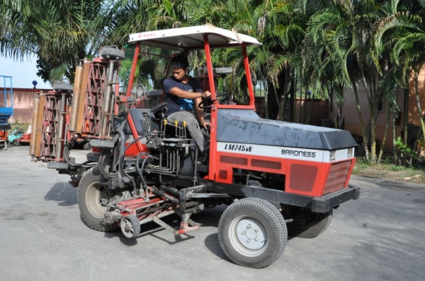ขายรถตัดหญ้าสภาพสวยเดิมจากญี่ปุ่น 135,000