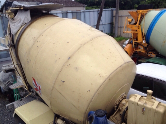 ขายรถโม่ปูน HINO เครื่องJO8C โม่ 4.5 คิว สภาพดีพร้อมใช้งาน สนใจติดต่อ 0819864236 , 0818306178