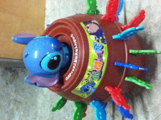 เกมเสียบดาบเข้าถัง ขนาดใหญ่ เสียบโดนจะทำให้ตุกตากระโดดออกมาจากถัง