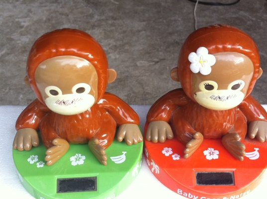 ตุ๊กตาลิงโยกหัวน่ารักๆตัวโต ใช้พลังงานแสงอาทิตย์ มีสองแบบ (มีทั้งหมด 14 ตัว)