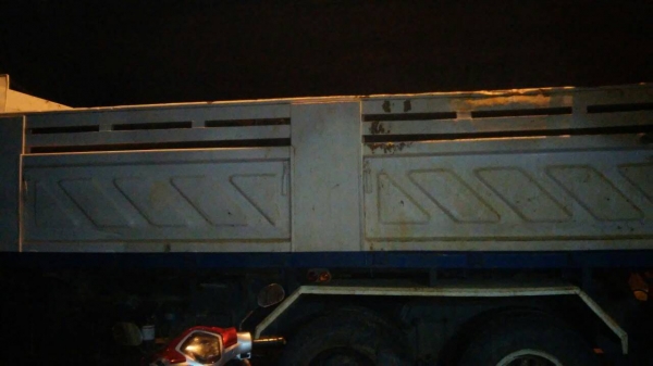 ขายกระบะบรรทุกสามมิตร