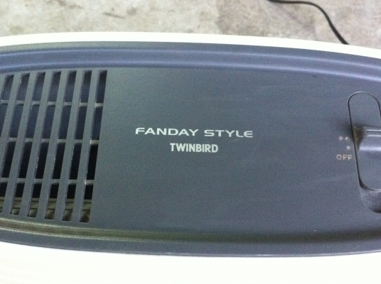 เครื่องฟอกอากาศ TWINBIRD  รุ่น  FANDAY STYLE  ใช้ไฟ 100 V. กินไฟแค่ 30 W.