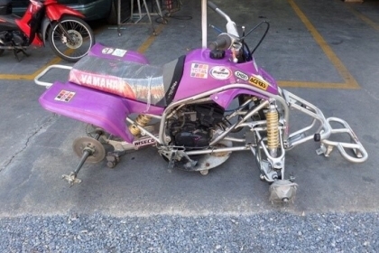 ขายATV YAMAHA YF200 พร้อมชุดแต่งจากญี่ปุ่นตามรูป เครื่องแรงสมบูรณ์ (ขาดล้อค่ะ) ราคา 35,500