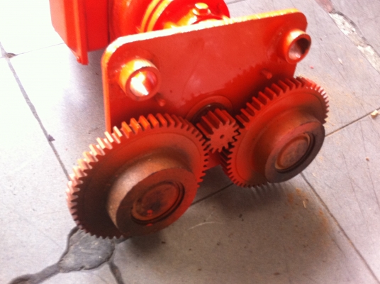 เครนสลิงไฟฟ้า 3 เฟส ตัวใหญ่มาก ยกของขนาด 1 ตัน พร้อมลูกล้อเลือนบนคานด้วยไฟ้า 1 ตัว