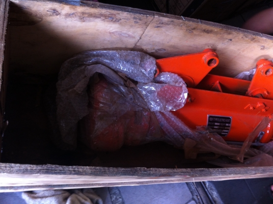 เครนสลิงไฟฟ้า 3 เฟส ตัวใหญ่มาก ยกของขนาด 1 ตัน พร้อมลูกล้อเลือนบนคานด้วยไฟ้า 1 ตัว