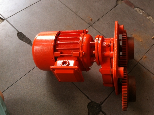 เครนสลิงไฟฟ้า 3 เฟส ตัวใหญ่มาก ยกของขนาด 1 ตัน พร้อมลูกล้อเลือนบนคานด้วยไฟ้า 1 ตัว