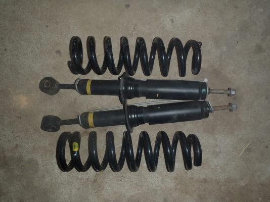 ต้องการขายสปริงพร้อมโช๊คหน้า ของ vigo champ 4W ครับ