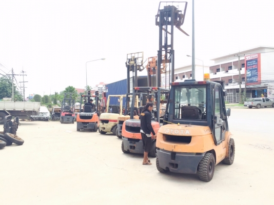 ขายส่งรถโฟลคลิฟท์ นำเข้าจากญี่ปุ่น 100\% รับประกัน 6 เดือน ( SPECS JAPAN )  นำเข้าจากญี่ปุ่น  ไม่เคยใช้งานในเมืองไทย